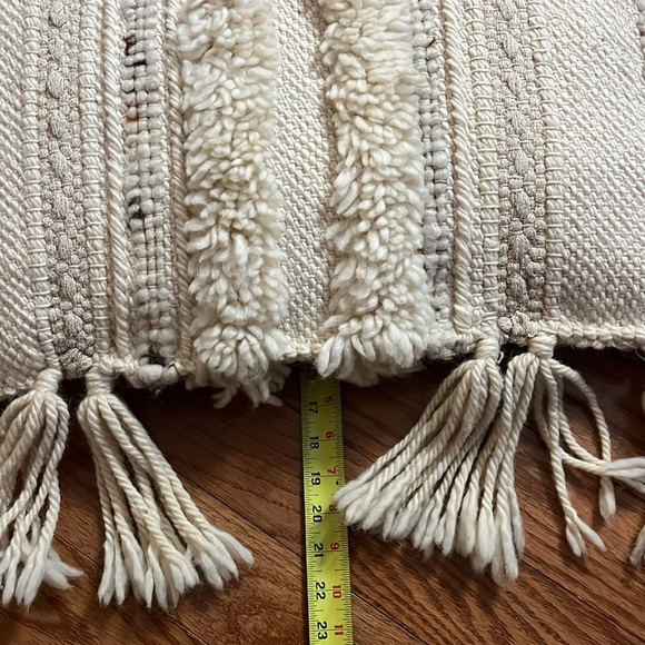 Textured Decorative Pillow 23”x16” Fibers natural cream & Tassels *Wool Blend - Picture 11 of 11
